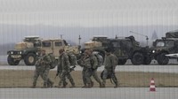 Sejumlah Tentara Amerika Serikat tiba di Bandara Rzeszow-Jasionka, Polandia, Minggu (6/2/2022) waktu setempat.