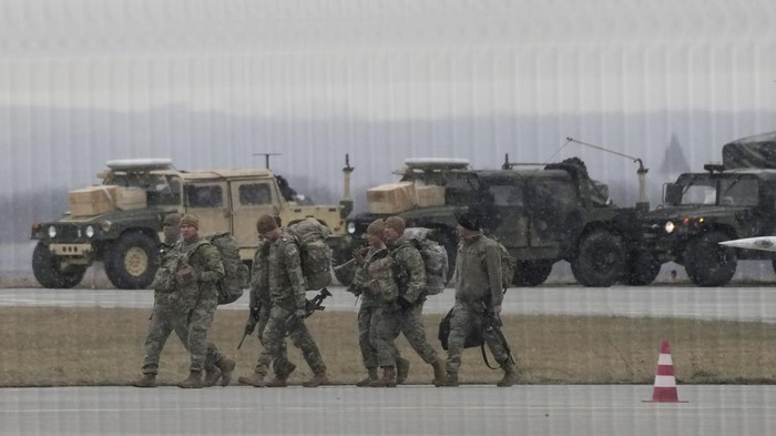 Tentara AS mulai berdatangan ke Polandia berkaitan dengan panasnya hubungan Rusia-Ukraina. Rombongan pertama tentara AS diketahui tiba pada Sabtu (5/2) kemarin.