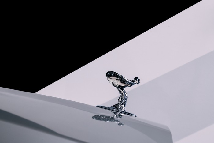 Spirit of Ecstasy baru di Rolls-Royce