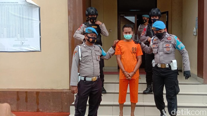 P (38) tersangka kasus miras oplosan di Jepara.
