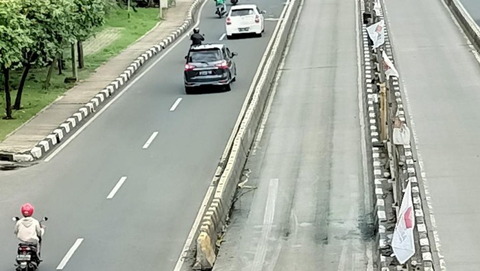 TKP mobil sedan terbakar di Senen, Jakarta Pusat