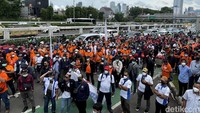 Presiden FSPMI, Riden Hatam Aziz, mengatakan demo kali ini menuntut dua poin, yakni terkait UU Nomor 11 tahun 2020 tentang Cipta Kerja atau omnibus law yang diputuskan oleh Mahkamah Konstitusi masih inkonstitusional.