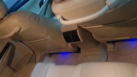 Leg room yang ditawarkan dari Toyota Camry Hybrid tahun 2012. Foto: Lelang.go.id