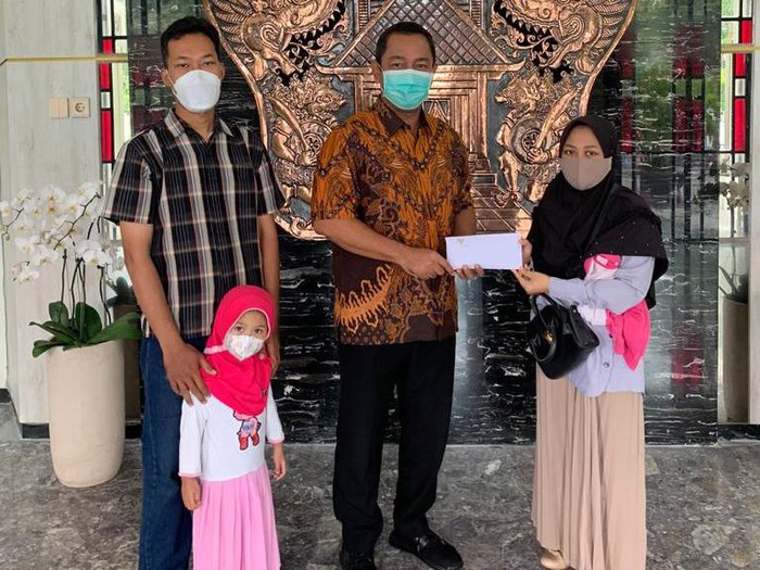 Wali Kota Semarang, Hendrar Prihadi (Hendi), beri tambahan hadiah pemenang Modal Usaha untuk Suami, Senin (7/2/2022).