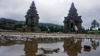 Di kawasan itu ada objek wisata lain, Candi Arjuna. (ANTARA FOTO/Harviyan Perdana Putra)