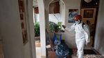 14 KK Positif Omicron, Perumahan di Depok Disemprot Disinfektan