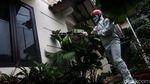 14 KK Positif Omicron, Perumahan di Depok Disemprot Disinfektan