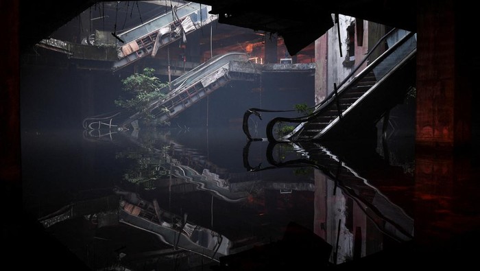 An abandoned New World department store is seen as a part of a light installation exhibition to promote tourism, in Bang Lamphu district, Bangkok Thailand February 6, 2022. REUTERS/Chalinee Thirasupa