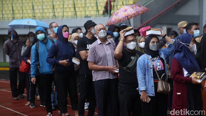 Vakinasi massal lanjutan atau dosis ketiga mulai gencar dilakukan. Salah satunya di Kota Bekasi, tepatnya di Stadion Patriot Candrabhaga.