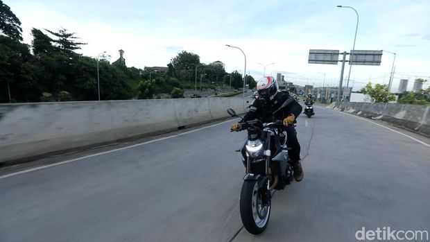 BMW F 900 R BMW F 900 R