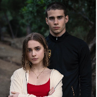 Suatu hari Raquel (pemain Clara Galle) mengetahui kalau Ares mencuri koneksi Wifi rumahnya. Dan pria tersebut juga membajak password Wifi yang bunyinya adalah nama Ares. Foto: Dok. Instagram @claaragalle