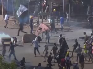 Demo Ricuh di Sudan, Polisi Semprotkan Gas Air Mata ke Massa