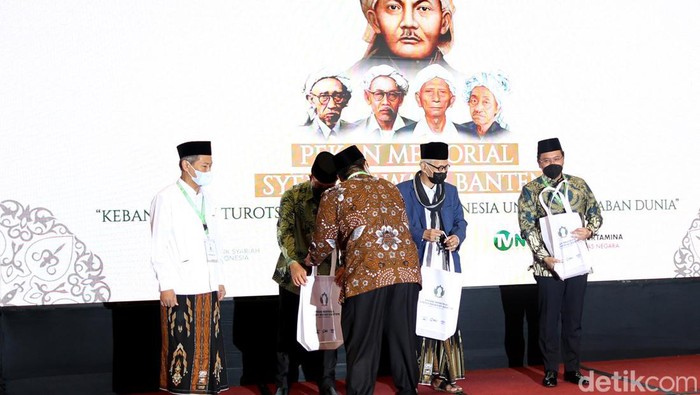 Pernah dengar nama Kampung Kebantenan di Tanjung Priok Jakarta Utara? Kini nama jalan Raya Cakung Cilincing itu pun resmi berganti nama menjadi Jl Syekh Nawawi Banten.