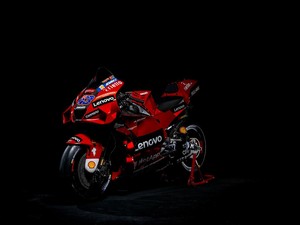 IntipUnboxing Motor Ducati di Sirkuit Mandalika
