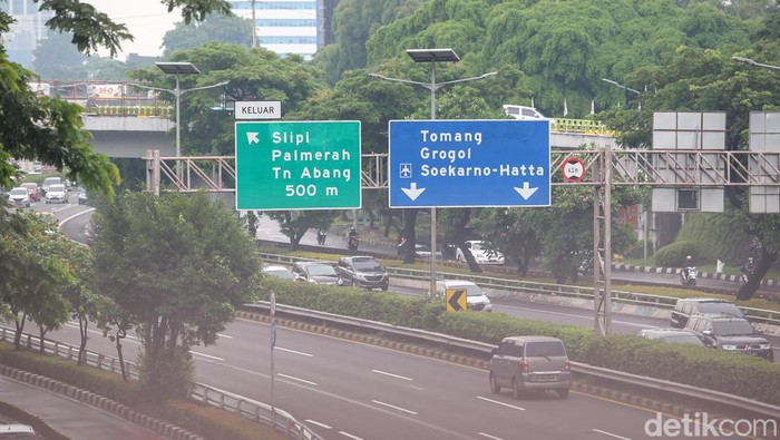 PT Jasa Marga (Persero) Tbk mengumumkan penyesuaian tarif sejumlah ruas tol dalam kota Jakarta akan kembali diberlakukan.