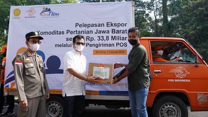 Ekspor komoditas pertanian Jawa Barat ini mengawali kerja sama antara Kementerian Pertanian dan PT Pos Indonesia dalam proses ekspor 473 ragam komoditas ke 180 negara.