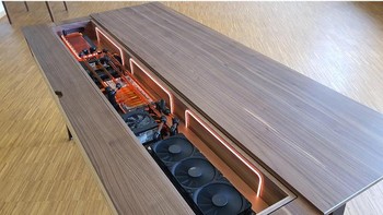 Menjadikan meja menjadi PC. Foto: Boredpanda