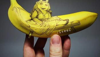 Karya seni ini termasuk dalam kategori Fruitdoodles. (Foto: instagram/Stephan Brusche)