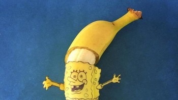 Ketika saya ingin memposting ke Instagram, saya kemudian melihat pisang dan berpikir ingin menggambar wajah saya di atasnya. Aku mengambil bolpoin dan baru mulai menggambar, katanya. (Foto: instagram/Stephan Brusche)