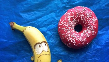 Beberapa transformasi pisang dilakukannya dengan manipulasi, sisanya memerlukan ukiran besar. (Foto: instagram/Stephan Brusche)