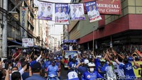 Kampanye terbuka kandidat capres  Isko Moreno dipenuhi dengan pawai kendaraan roda dua, pengerahan massa dan atribut kaos serta poster, di Manila, Selasa, (8/2/2022).