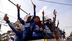 Gaya Kampanye Pilpres di Filipina, Adu Spanduk dan Pengerahan Massa