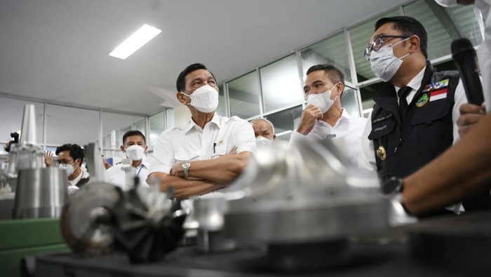 Gubernur Jabar Ridwan Kamil dan Menko Marves RI saat mengunjungi Polman 2 Majalengka