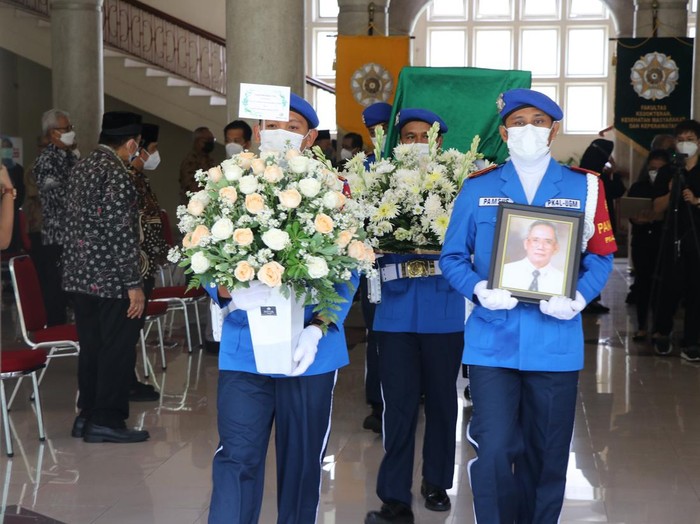 Guru Besar Departemen Ilmu Kesehatan Anak (IKA), Fakultas Kedokteran Kesehatan Masyarakat dan Keperawatan (FKKMK) UGM Prof dr Sunarto Joso Suhardjo, Sp.A (K) wafat, Senin (8/2/2022).