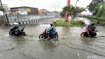 Jalan Raya Hankam Bekasi Tergenang