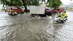 Jalan Raya Hankam Bekasi Tergenang