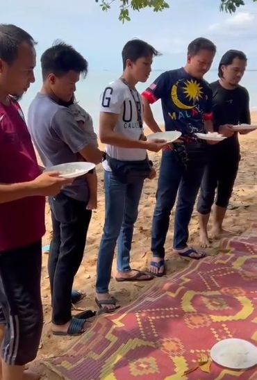 Kocaknya Para Suami Nunggu Istri Foto Makanan