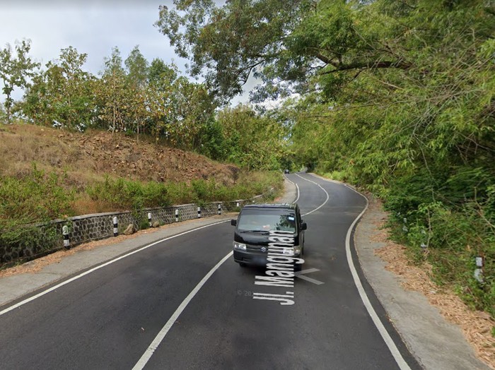Kasus kecelakaan tunggal bus parwisata yang menewaskan 13 orang di Bukit Bego, Bantul terus berlanjut. Polisi telah melakukan sejumlah upaya seperti olah TKP, memeriksa saksi-saksi, hingga melarang bus melintas di Jalan Imogiri-Dlingo saat akhir pekan.
