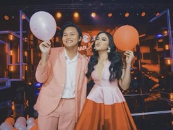 8 Foto Mahalini Resmi Pacaran dengan Rizky Febian, Nangis Saat Ditembak