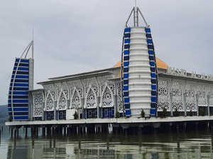 Melihat Masjid Terapung Al-Alam Kendari, Lokasi Puncak Acara HPN 2022