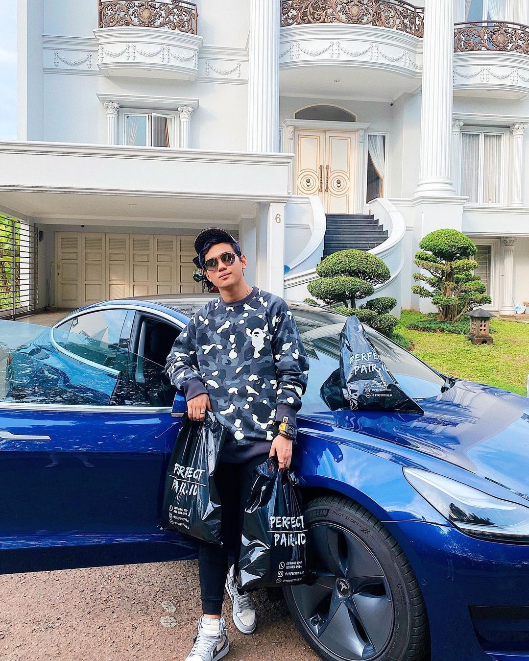 Mobil mewah Indra Kenz