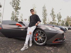 Indra Kenz Pura-pura Beli Rolls-Royce dan Toyota Supra, Biar Apa Sih?