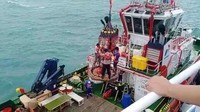 Akhirnya, mereka selamat usai dievakuasi para awak kapal Galunggung yang hendak menuju Pertamina Tuban.