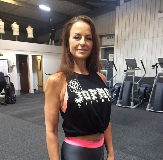 “Aku ingin mengubah hidupku. Pada Desember 2018, di usia 52 aku memutuskan untuk menjadi bugar, ucap Paula, seperti dikutip The Sun. Foto: Dok. Instagram/@paulatennant_fitover50