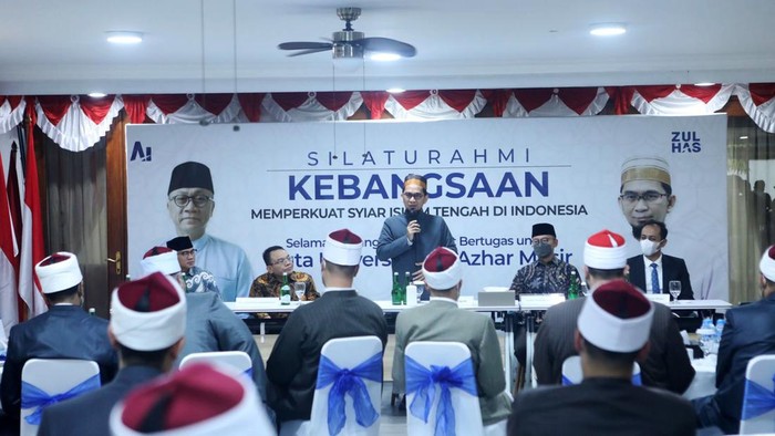Pelepasan Duta Al Azhar Mesir untuk Berdakwah di Indonesia Sekjen PAN Eddy Soeparno yang mewakili Ketum PAN Zulkifli Hasan melepas 40 Duta Al Azhar Mesir untuk mendakwahkan Islam Tengah di Indonesia.