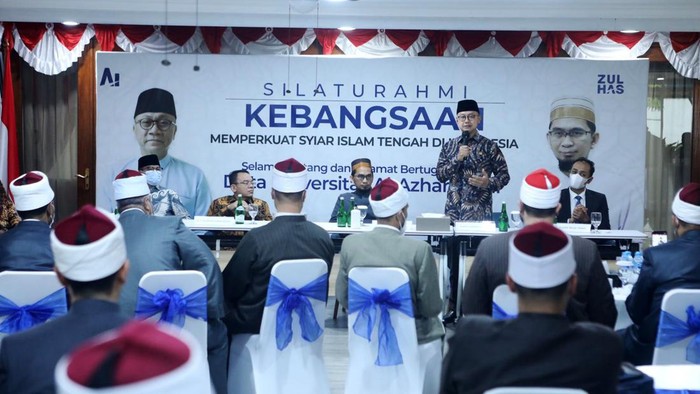 Pelepasan Duta Al Azhar Mesir untuk Berdakwah di Indonesia Sekjen PAN Eddy Soeparno yang mewakili Ketum PAN Zulkifli Hasan melepas 40 Duta Al Azhar Mesir untuk mendakwahkan Islam Tengah di Indonesia.