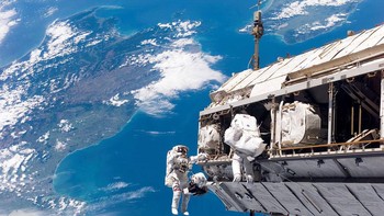 Pemandangan yang dapat disaksikan astronaut tentu sangat menakjubkan. Foto: NASA