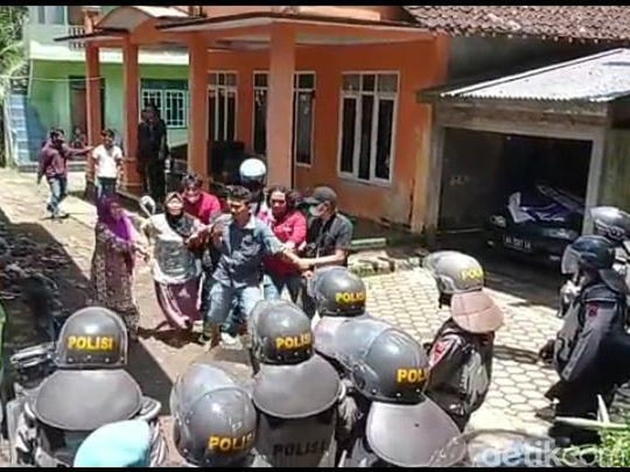 Pengukuran lahan kuari Desa Wadas, polisi amankan puluhan warga.