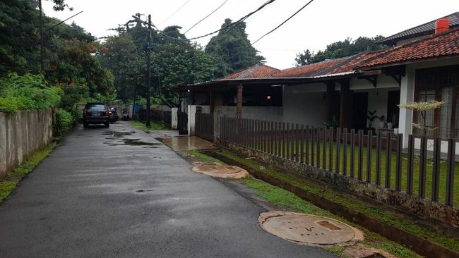 Permukiman di Kompleks Askrindo Bintaro Jaksel usai diguyur hujan, Selasa (8/2/2022).