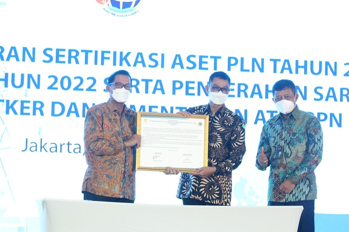 PT PLN (Persero) telah berhasil melakukan sertifikasi terhadap 71.026 persil tanah hingga akhir 2021, atau 67% dari total aset tanah perseroan sebanyak 106.656 persil. Angka ini meningkat sejak adanya kerja sama antara PLN dan Kementerian ATR/BPN yang dimulai sejak 2019, di mana saat itu jumlah aset tanah PLN yang telah tersertifikasi baru 30%.