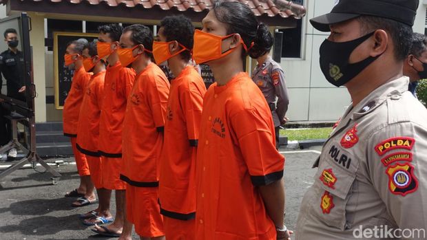 Polda DIY merilis para pelaku peredaran jaringan ganja Sumatera-Jawa, Selasa (8/2/2022).