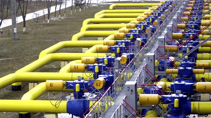 FILE - Oil tanker Trident Hope unloads its fright in the oil port of Wilhelmshaven, northern Germany, on Tuesday, June 10, 2008. The U.S. has pledged to help maintain Europes energy supply by boosting exports of liquefied natural gas, or LNG, if Russia were to invade Ukraine and reduce its gas shipments to the European Union. (AP Photo/Joerg Sarbach, File)