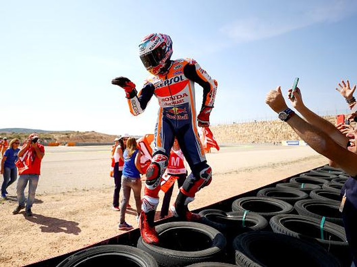 ALCANIZ, SPAIN - SEPTEMBER 24:  Marc Marquez of Spain and the Repsol Honda Team celebrates victory with his fans by the side of the track after the MotoGP of Aragon at Motorland Aragon Circuit on September 24, 2017 in Alcaniz, Spain.  (Photo by Dan Istitene/Getty Images)