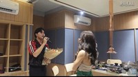 Nah kalau ini momen tak terlupakan bagi Mahalini saat sang pujaan hati, menyanyikan lagu spesial saat mereka makan siang bersama. Foto: Instagram @mahaliniraharja/Pool