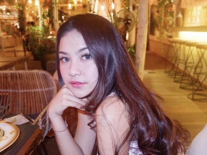 Romantis! Rizky Febrian Tembak Mahalini Saat Makan Malam Bersama 
￼