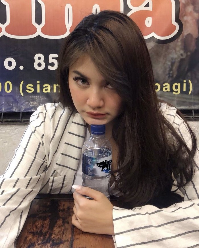 Romantis! Rizky Febrian Tembak Mahalini Saat Makan Malam Bersama 
￼